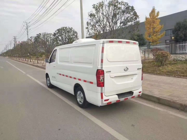 长安睿行M80面包冷藏车（容积3.6立方）