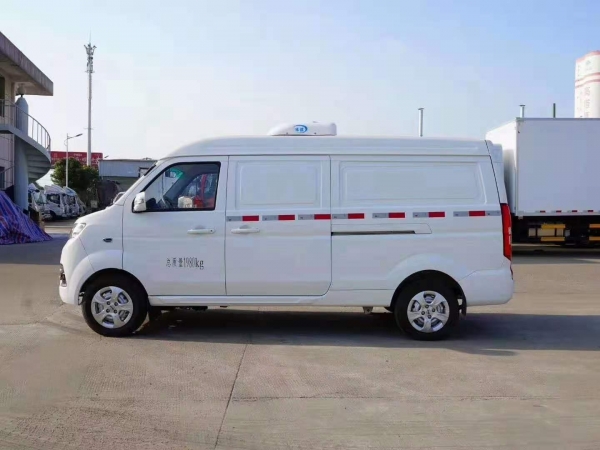 金杯海狮X30L冷藏车（容积3立方）