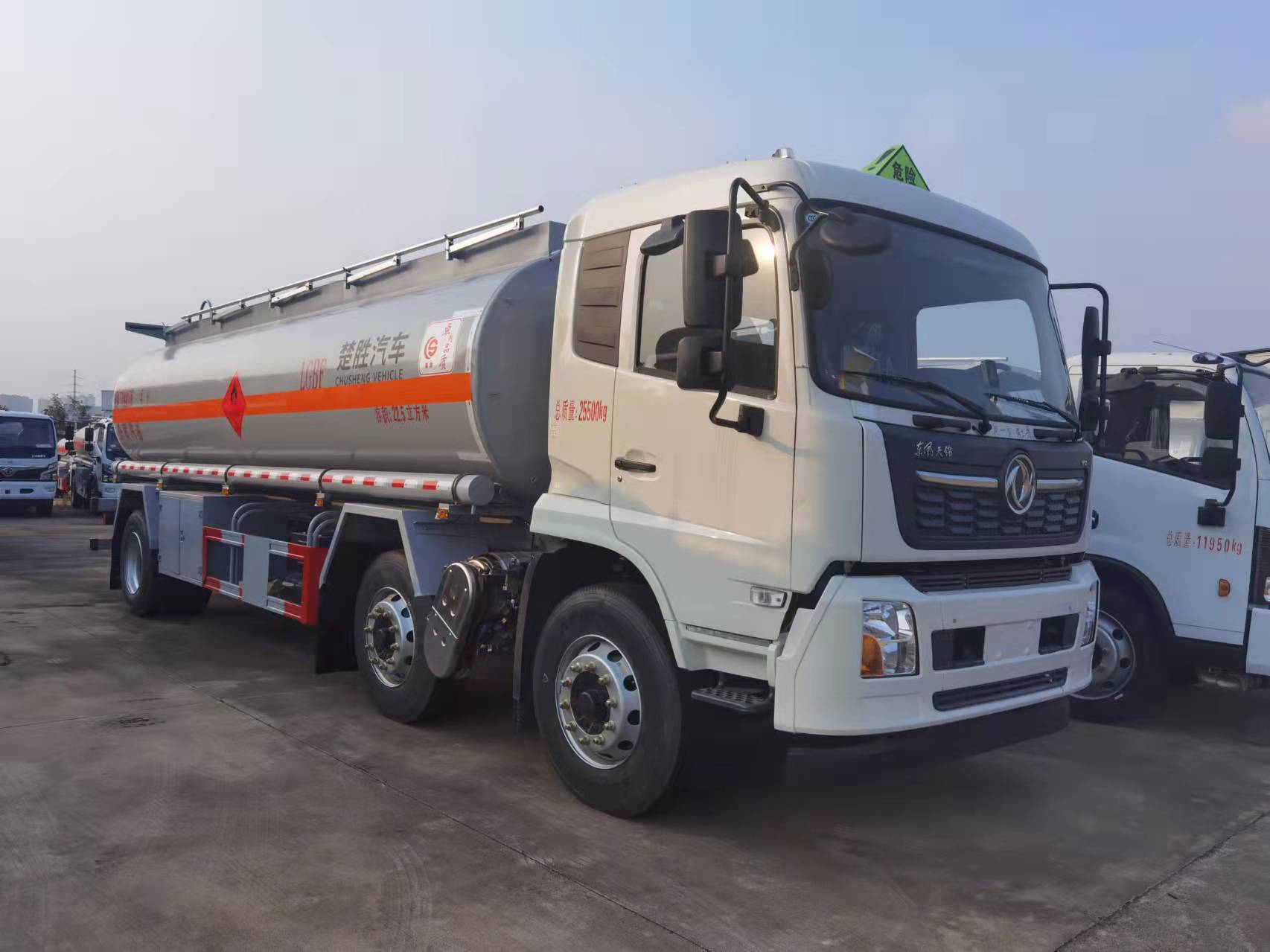 22.5方国六天锦前四后四运油车